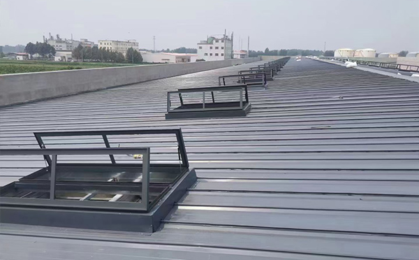 某中学室内体育馆玉门排烟窗改造项目