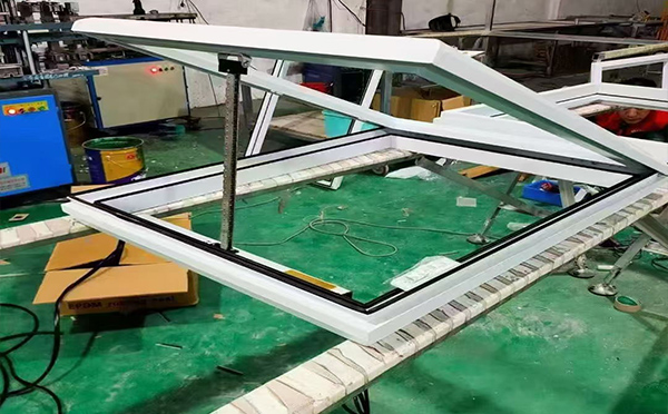 某地下车库出入口玉门排烟窗配置工程