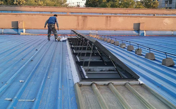 某区域性物流仓储中心玉门排烟窗系统安装项目