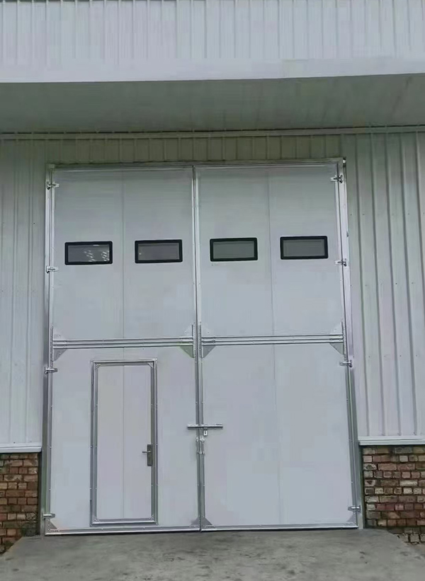 玉门工业门在设备装配车间出入口的实施记录